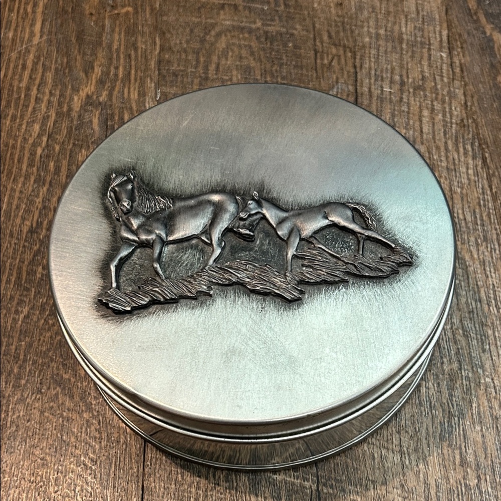 Vintage Metzke Pewter Embossed Horse Equestrian Tin Trinket Round Lidded Horses‎